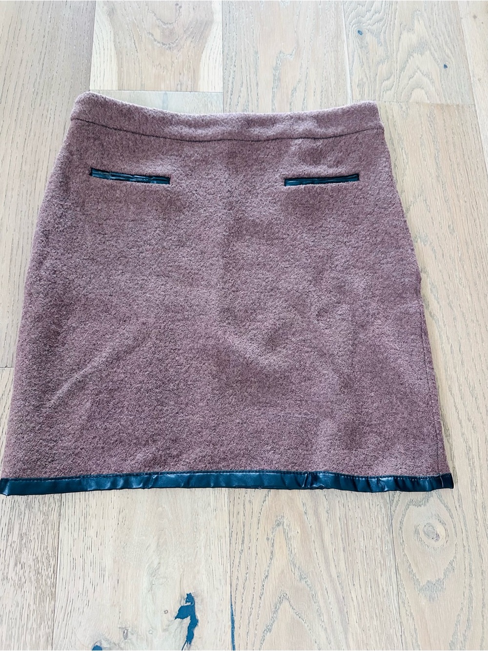 Women’s Wool-Blend Mini Skirt with Black Trim, 10P